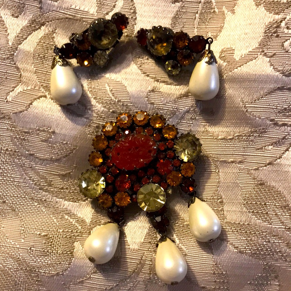 Earrings & brooch